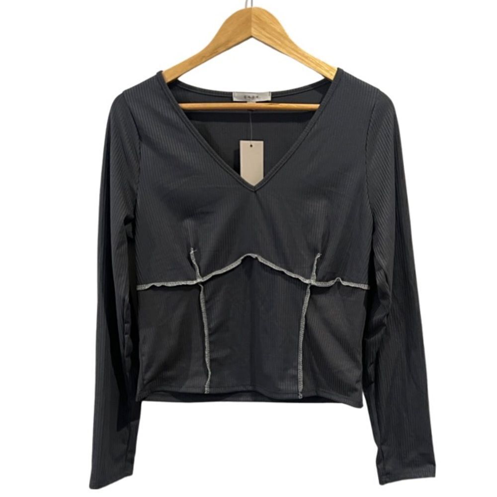 gaze Black Long Sleeve Cropped V‑Neck Top